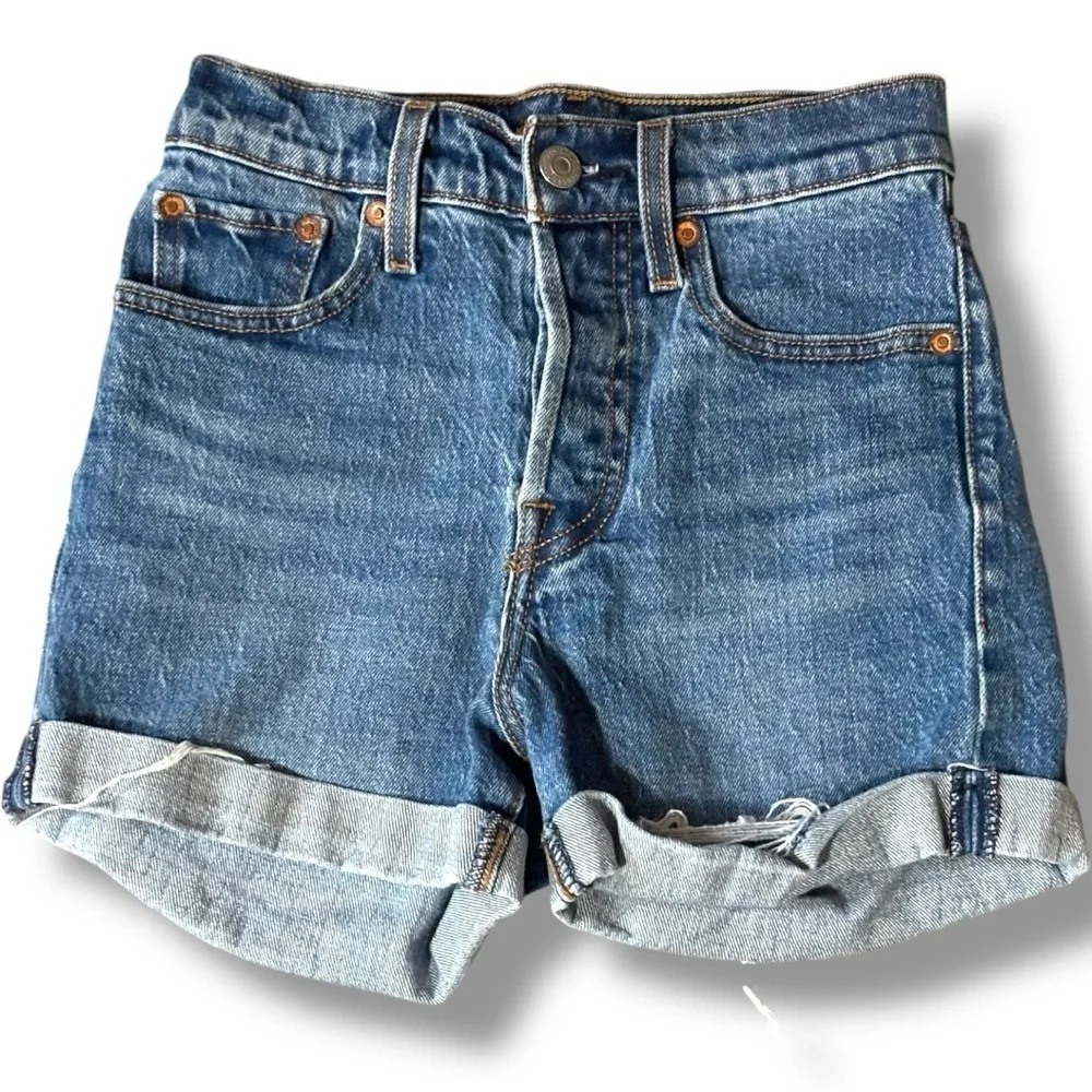 Levi’s Premium Stylish Medium Blue Denim “Wedgie Short” Button Down Front Shorts - Picture 15 of 15